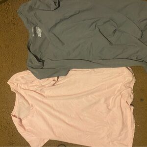 No Boundaries Women's Gray and Pink Short Sleeve Tees